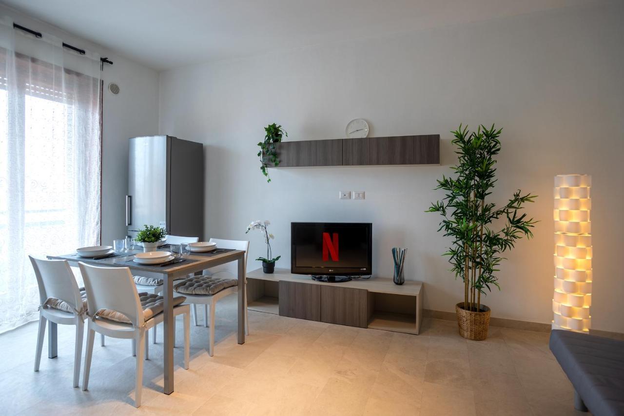 Free Parkinga Due Passi Da Navigli Con Balcone Apartamento Milán
