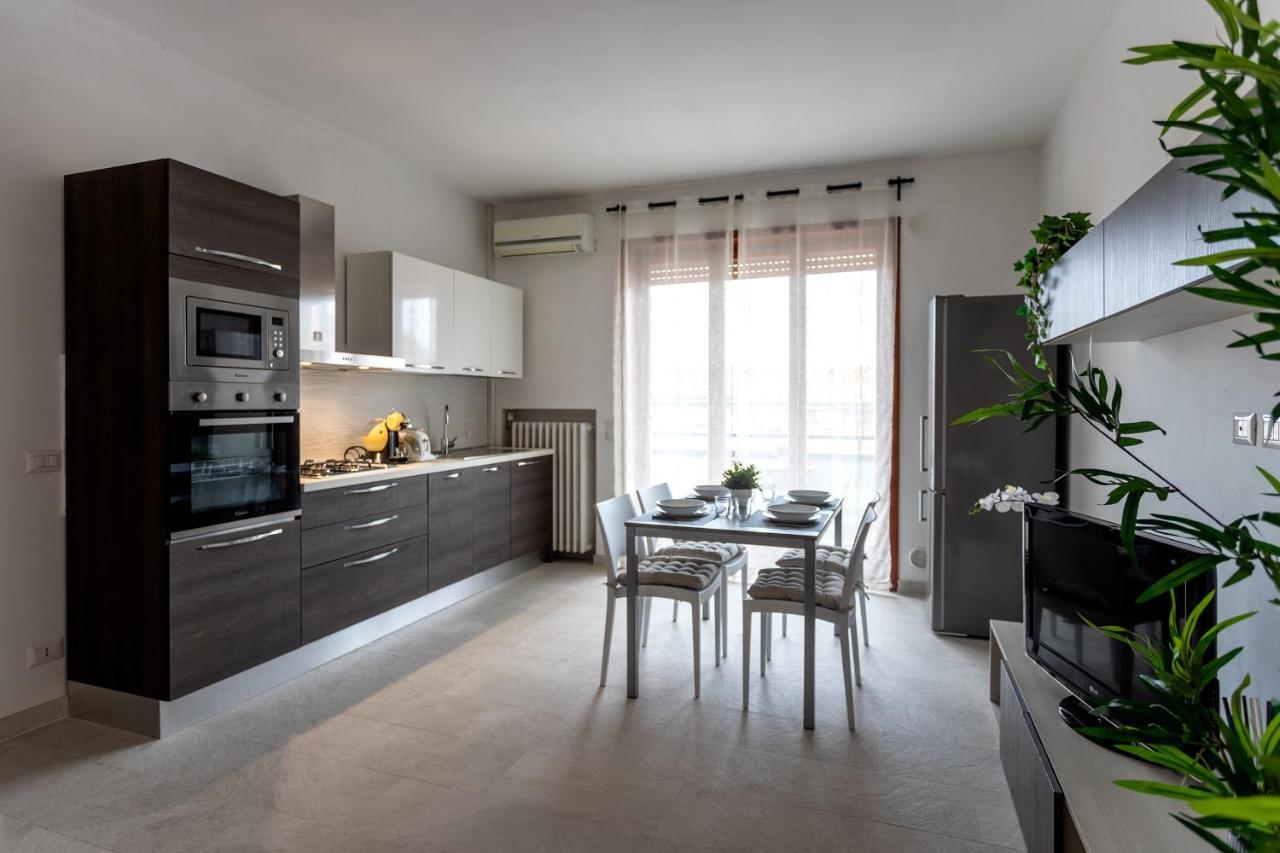 Free Parkinga Due Passi Da Navigli Con Balcone Apartamento Milán