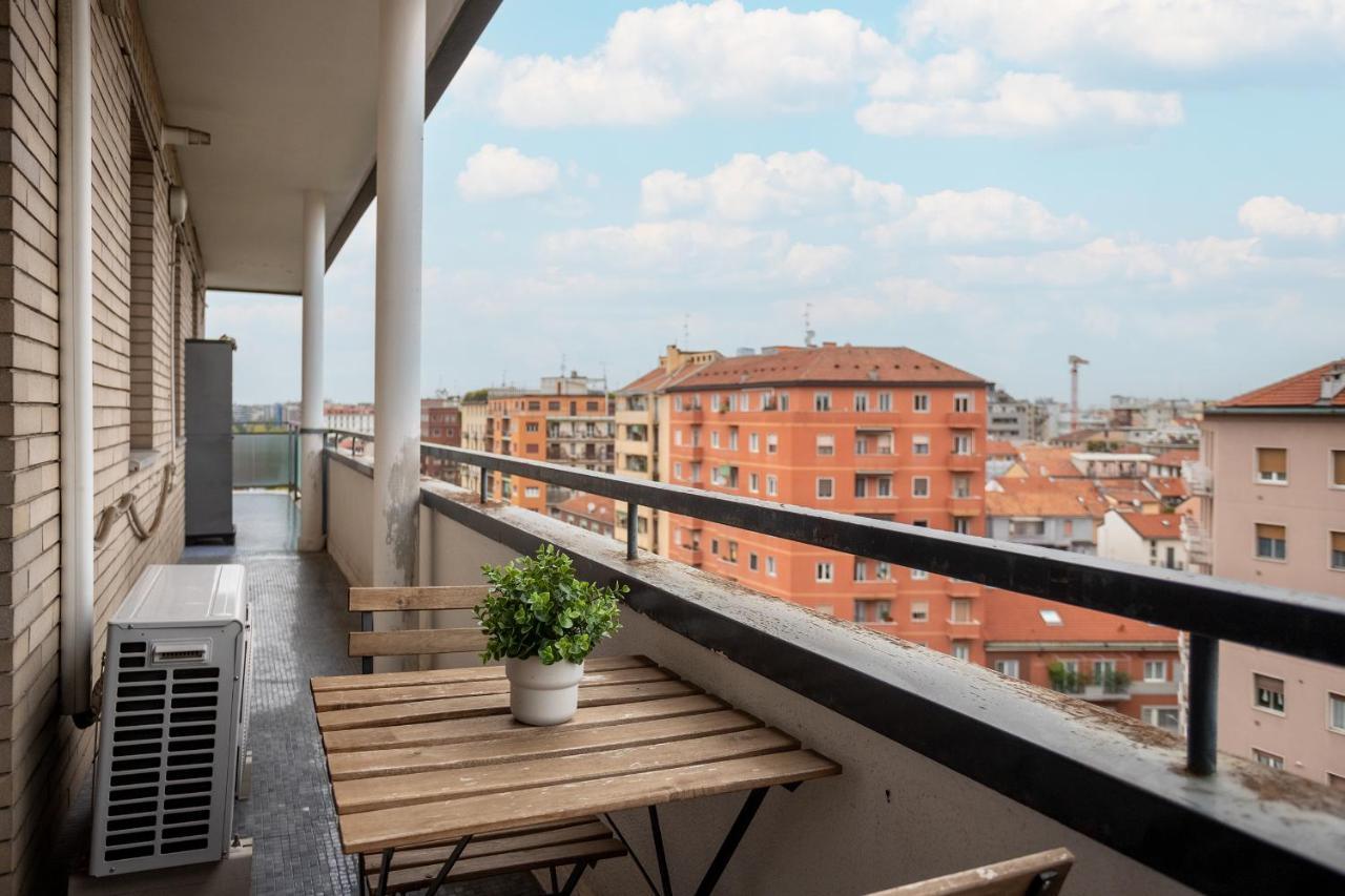 Free Parkinga Due Passi Da Navigli Con Balcone Milán